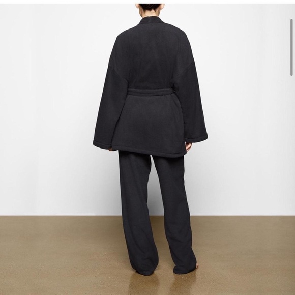 SKIMS Fleece Lounge Wrap Robe Jacket - Picture 3 of 9